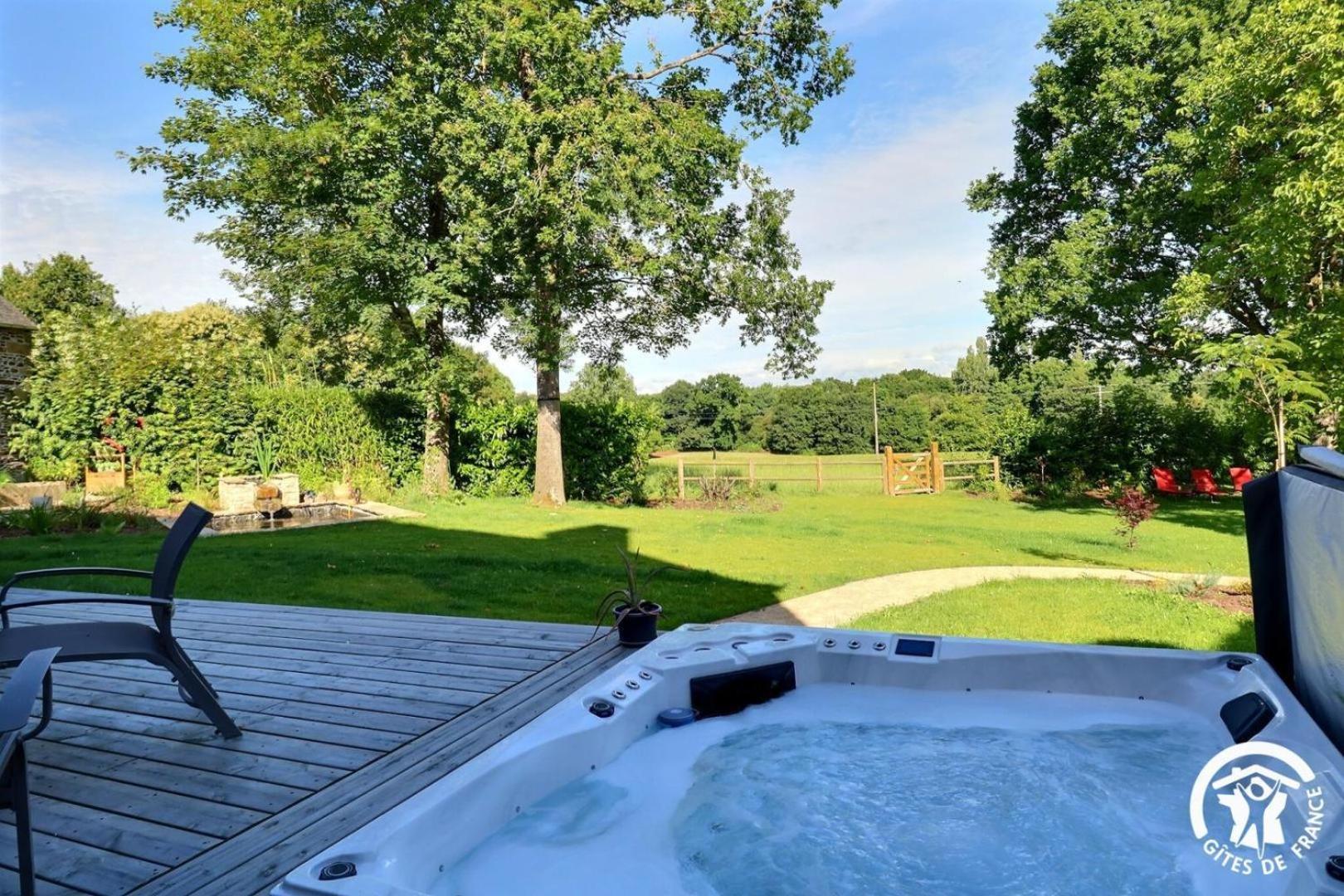 Bed and Breakfast Le Jardin De Quercus Bazouges-la-Pérouse Exterior foto